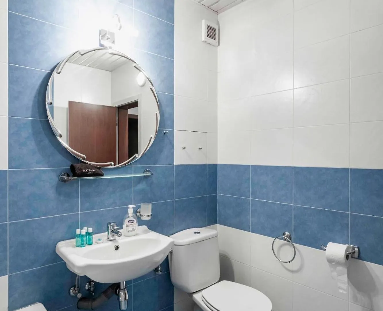 Vintage And Cozy 2Bd Apartment In Prime Location ソフィア